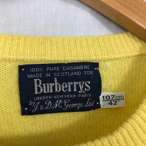 Men’s yellow crew neck cashmere Burberry sweater